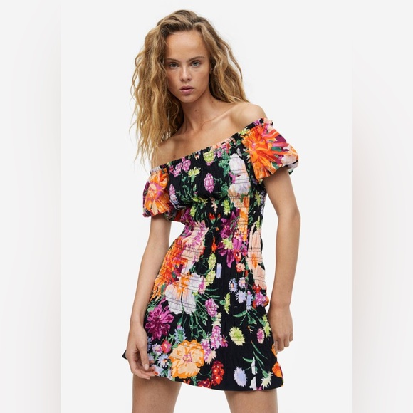 H&M Dresses & Skirts - H&M Black Floral Smocked Off-The-Shoulder Mini Dress Sz L